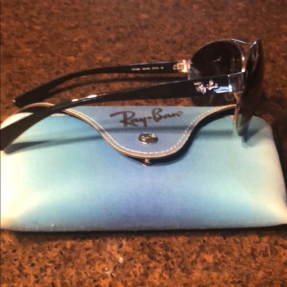 Rayban  aviator Sunglasses. - Picture 2 of 3